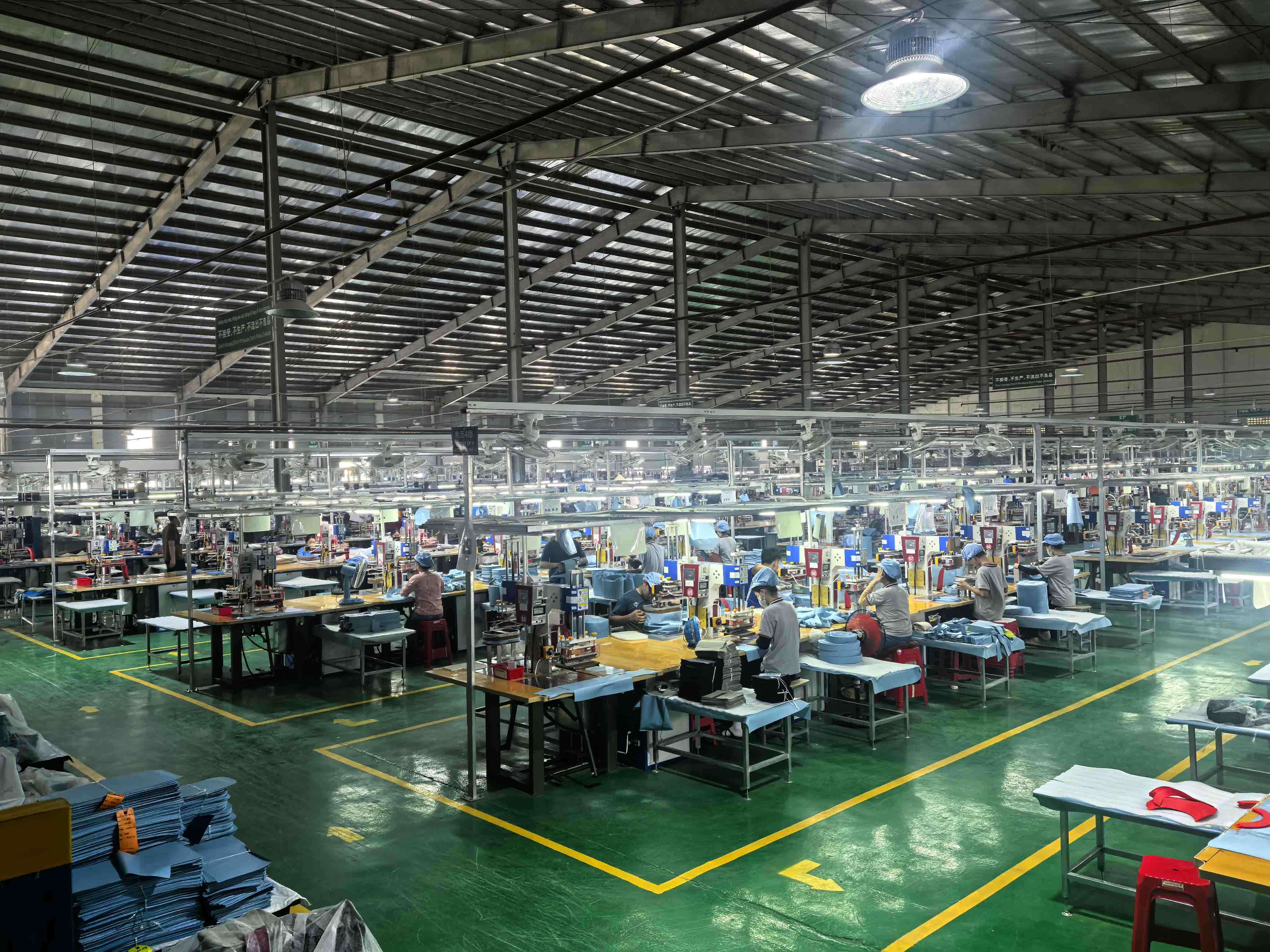 Vietnami Soft Cooler Factory: Sealock Ho Si Minh-városi gyártósora